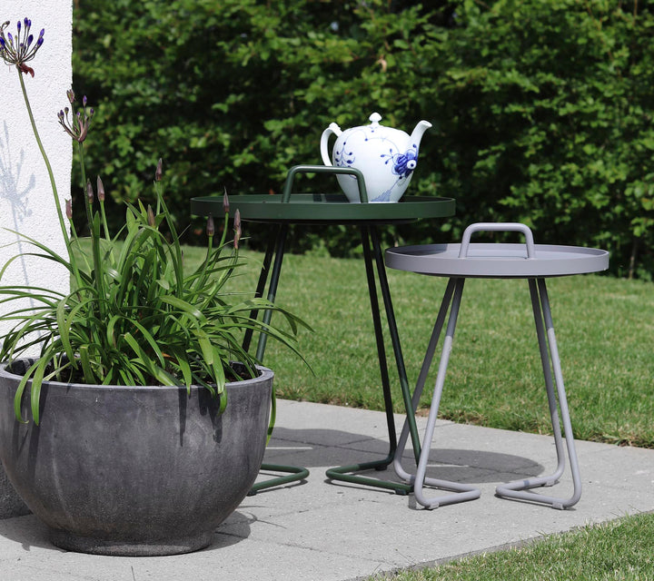 The Decorators: Masuta laterala medie Cane-line On-The-Move Dark rose