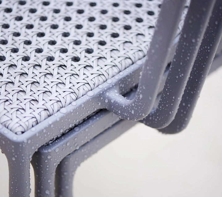 The Decorators: Scaun de exterior Cane-line Less Natural