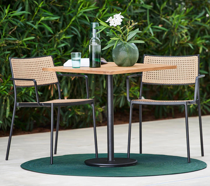 The Decorators: Scaun de exterior Cane-line Less Natural