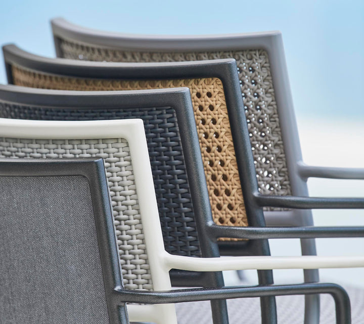 The Decorators: Scaun de exterior Cane-line Less Natural