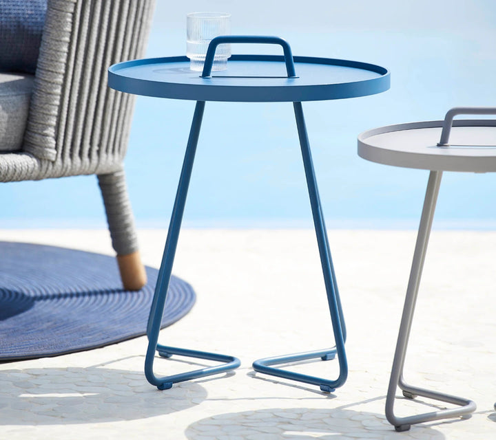 The Decorators: Masuta laterala medie Cane-line On-The-Move Dark rose