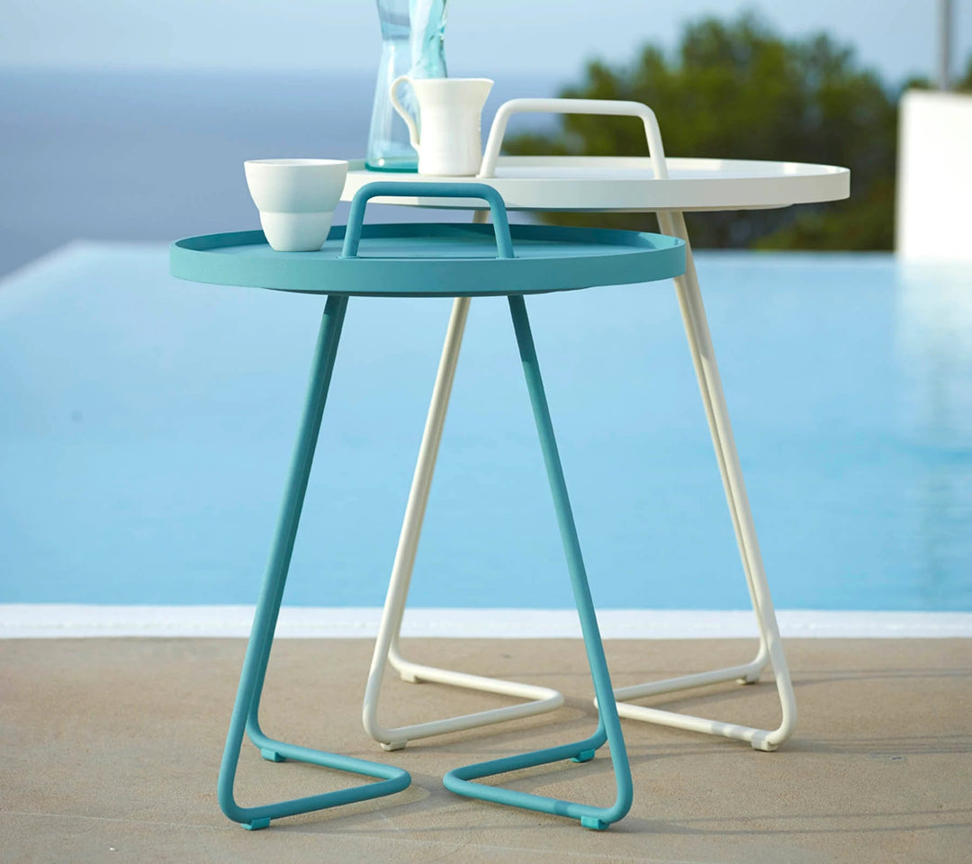 The Decorators: Masuta laterala medie Cane-line On-The-Move Dark rose
