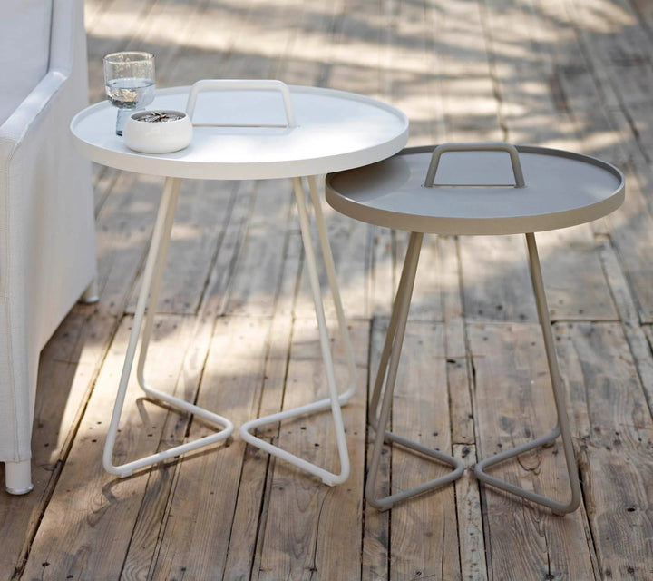 The Decorators: Masuta laterala medie Cane-line On-The-Move Dark rose