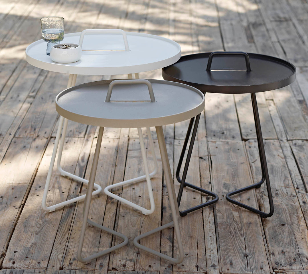 The Decorators: Masuta laterala medie Cane-line On-The-Move Dark rose