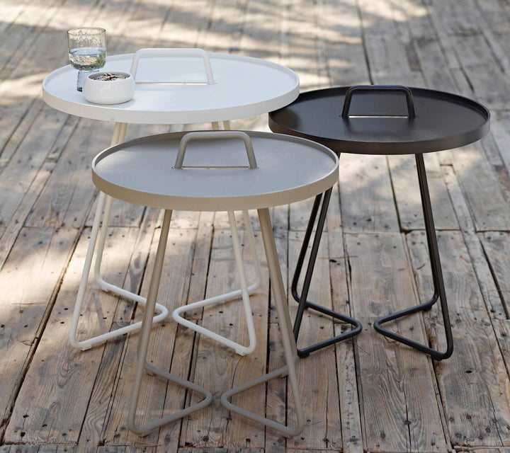 The Decorators: Masuta laterala medie Cane-line On-The-Move Dark rose