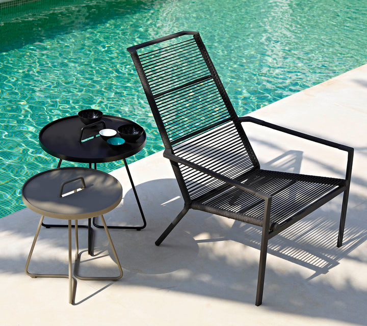 The Decorators: Masuta laterala medie Cane-line On-The-Move Dark rose