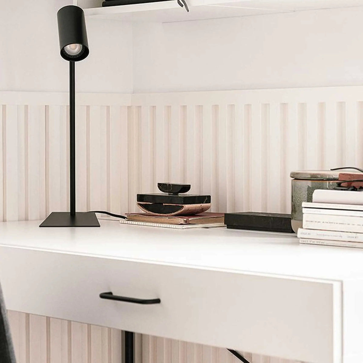 The Decorators: Profil stanga Linerio, L-Line Alb