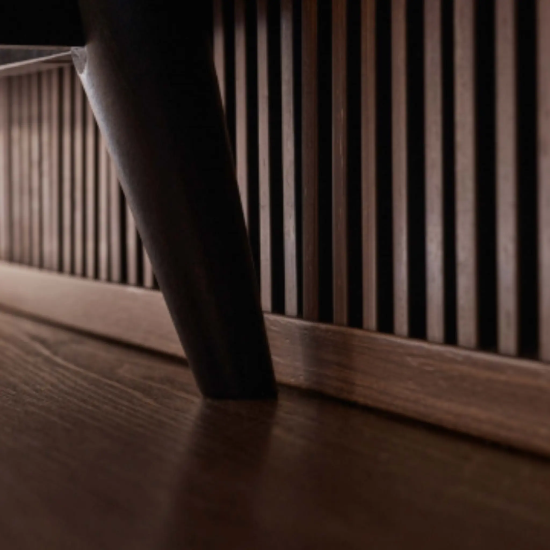 The Decorators: Profil stanga Linerio, L-Line Chocolate