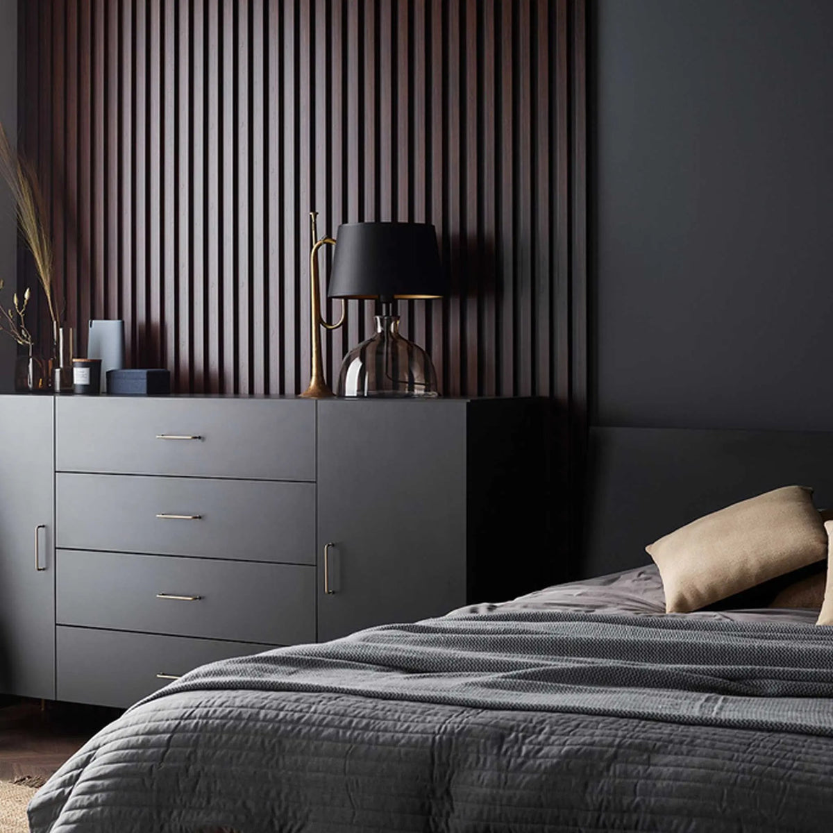 The Decorators: Profil stanga Linerio, M-Line Chocolate