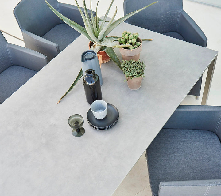 The Decorators: Masa de exterior Cane-line Pure Light grey/Concrete grey