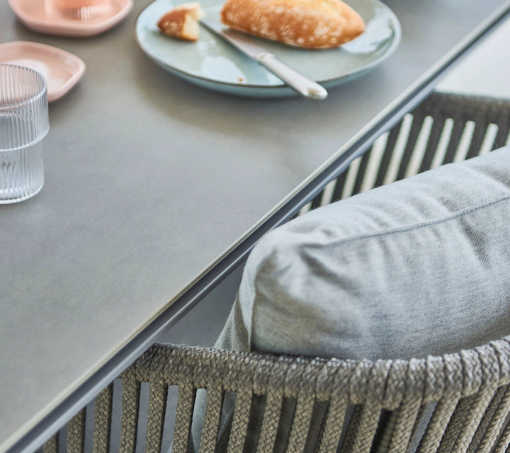 The Decorators: Masa de exterior Cane-line Pure Light grey/Concrete grey