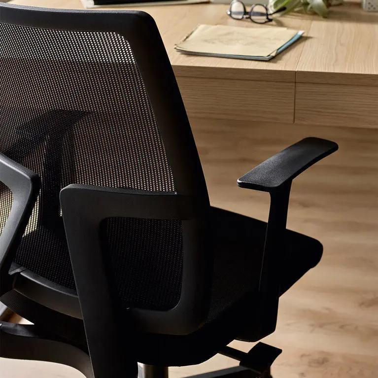 The Decorators: Scaun VOX Compan