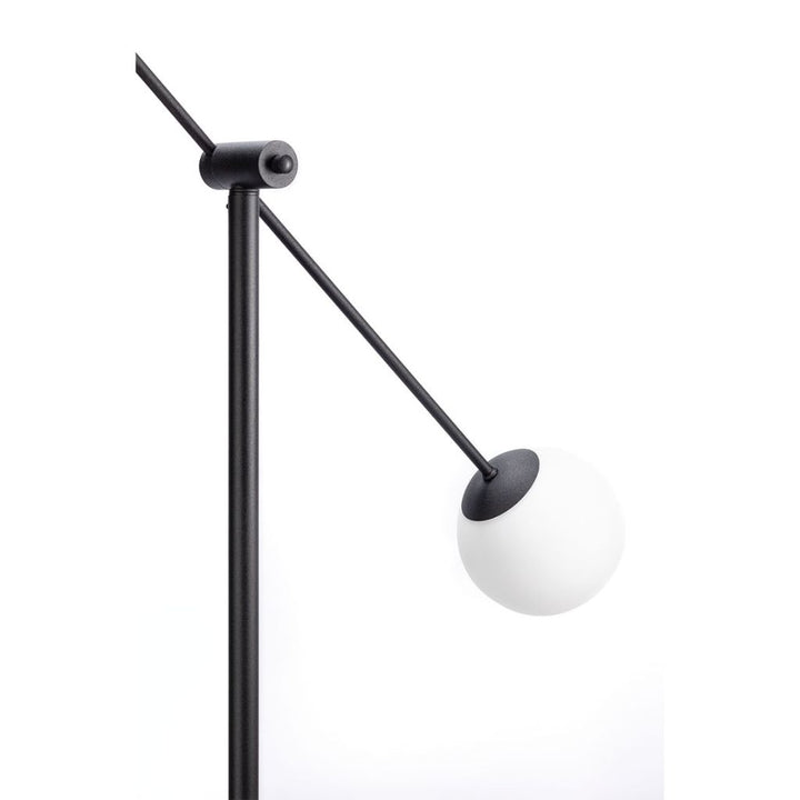The Decorators: Lampadar VOX Ohio Milkshake, cu sticla alba mata