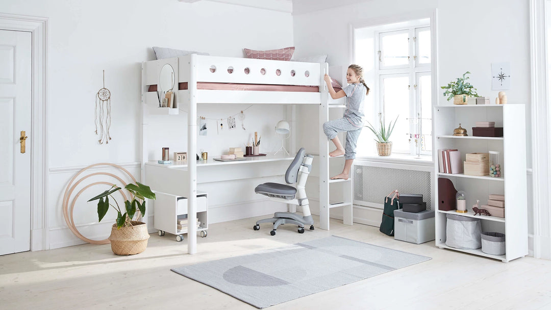 The Decorators: Pat inaltime 184 cm cu scara dreapta Flexa White 90x200 cm