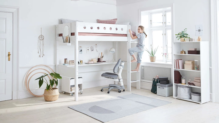 The Decorators: Pat inaltime 184 cm cu scara dreapta Flexa White 90x200 cm
