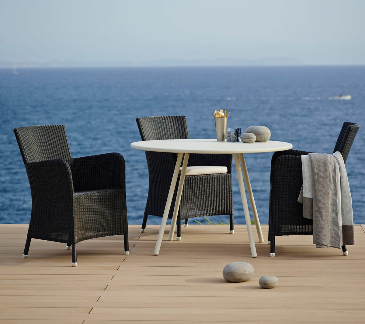 The Decorators: Scaun de exterior Cane-line Hampsted Negru