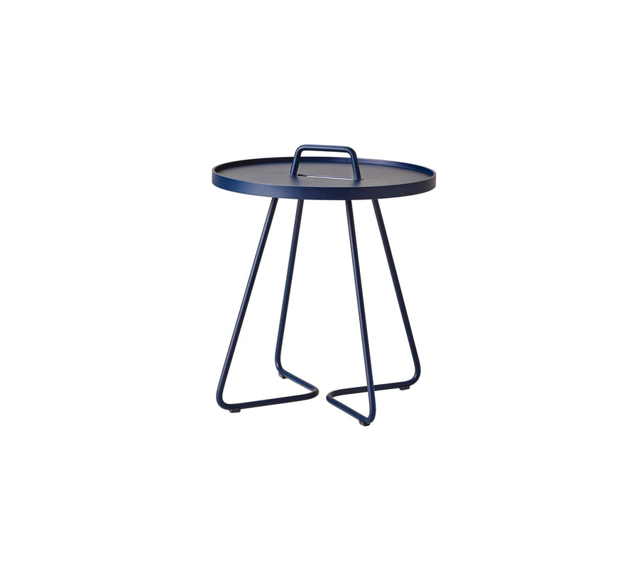 The Decorators: Masuta laterala medie Cane-line On-The-Move Midnight blue