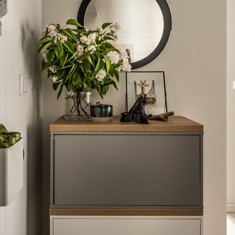 The Decorators: Cutie mare cu usa VOX Balance